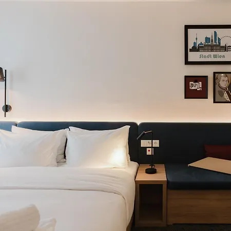 Hampton By Hilton West