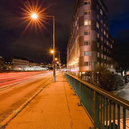 Hampton By Hilton West Ξενοδοχείο 3*