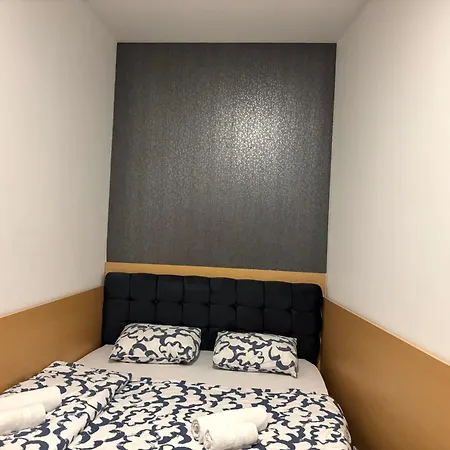 Apartahotel Grey Palazzo 1050 *