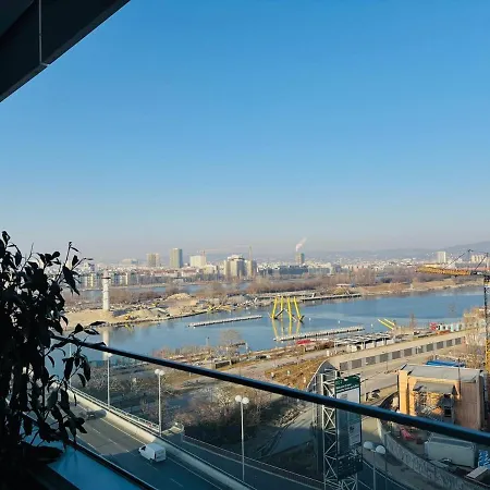 Apartment Modern Overlooking The Skyline & Danube