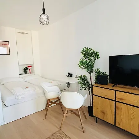 Modern Overlooking The Skyline & Danube Vienna