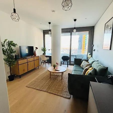 Modern Overlooking The Skyline & Danube Apartment *