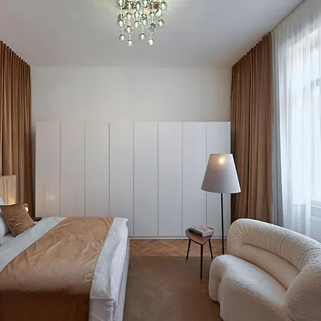 Diplomatic District Apartment, 6 Stops To Center Apartment Vienna