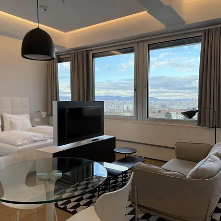 Skyline View Luxury Loft Near Center Apartment