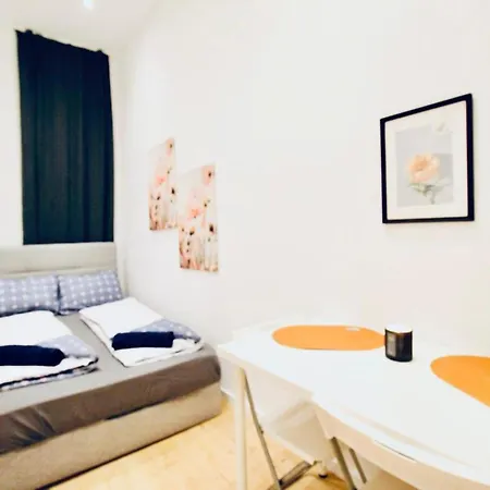 Super Cozy 5 Bedroom Shared 10min Walk To Augarten * Viena