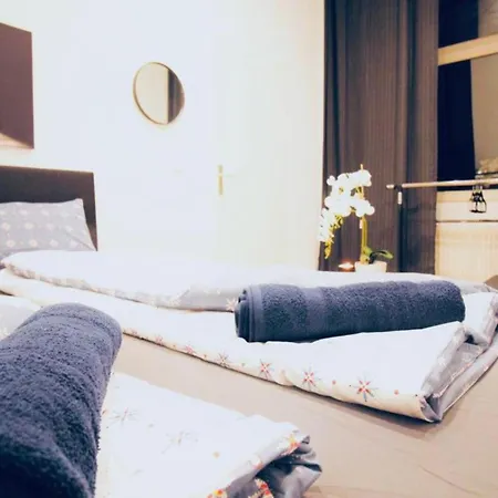 Super Cozy 5 Bedroom Shared 10min Walk To Augarten Viena