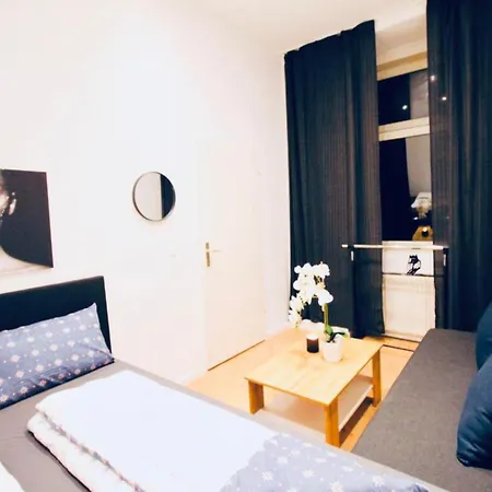 Super Cozy 5 Bedroom Shared 10min Walk To Augarten