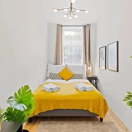 Apartment For Big Groups I Wifi I 5 Min To Subway