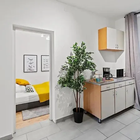 For Big Groups I Wifi I 5 Min To Subway Apartment *