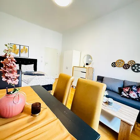 Lovely 2br For 5people, Only 17 Minute Walk To Schoenbrunn