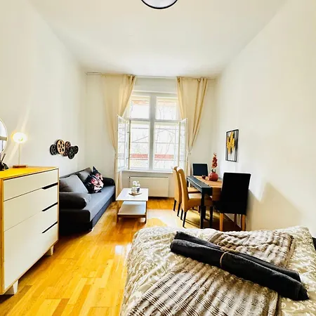 Lovely 2br For 5people, Only 17 Minute Walk To Schoenbrunn Apartment Wien