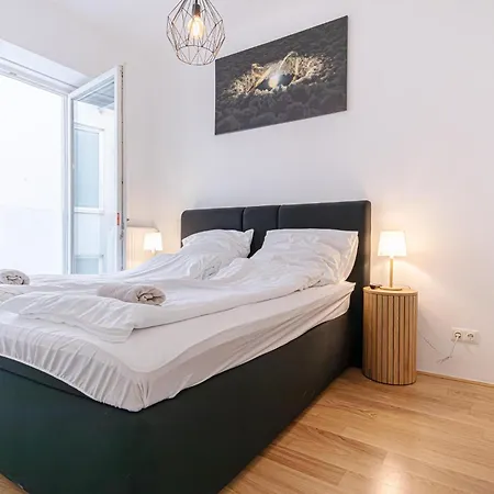 Modern 1br & 1lr In Viennas Downtown Apartment