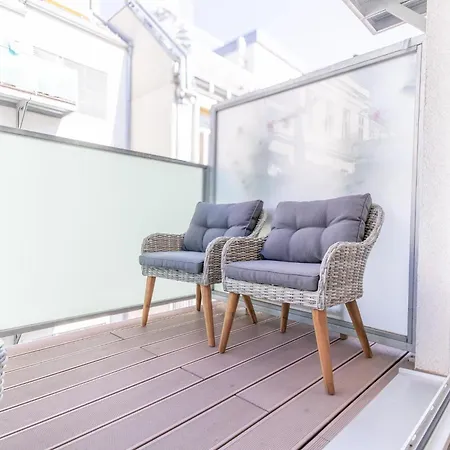 Modern 1br & 1lr In Viennas Downtown Apartment