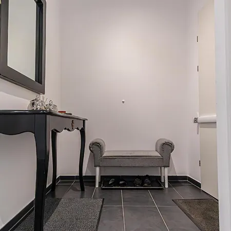 Modern 1br & 1lr In Viennas Downtown Apartment
