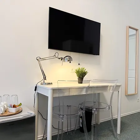 At 140 Albergue