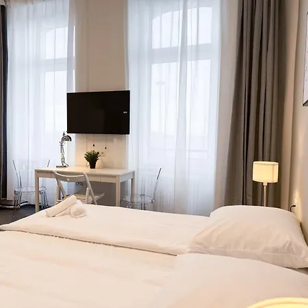 At 140 Albergue Viena