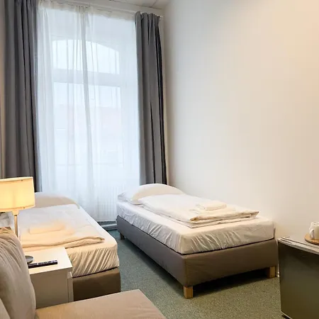 At 140 Albergue Viena
