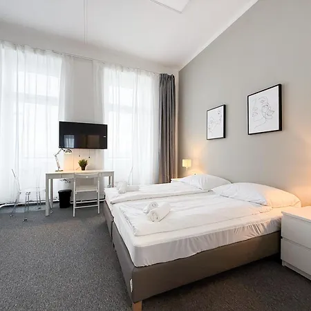 At 140 Albergue