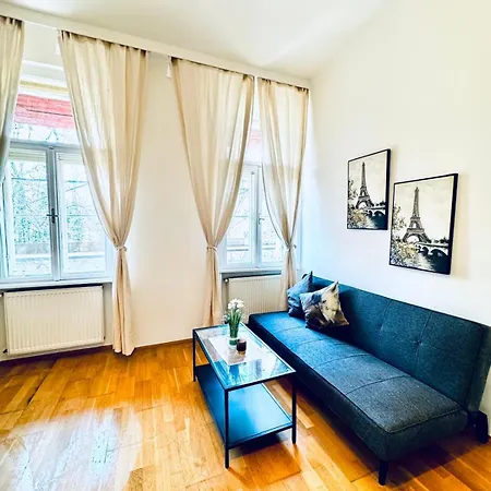 2br For 6 People, Only 17 Minute Walk To Schoenbrunn * Вена
