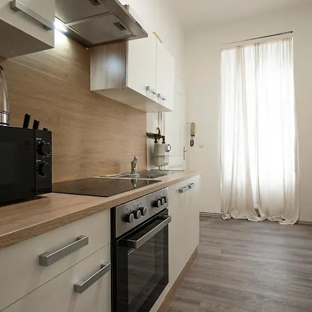 Bright 15 Min From The Center Apartment