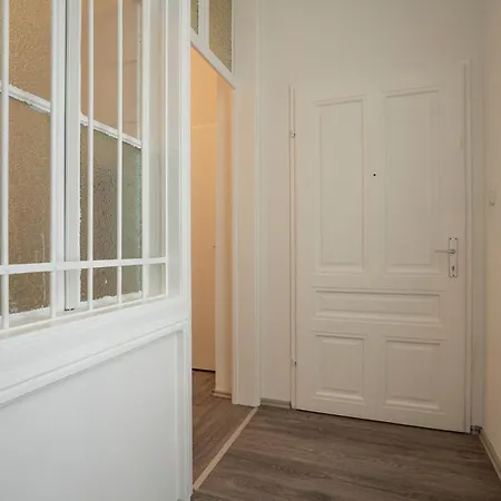 Apartment Bright 15 Min From The Center *