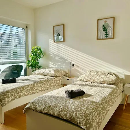 130 M2 Stylish 4 Bedroom With Balcony *