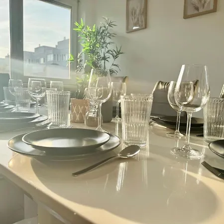 130 M2 Stylish 4 Bedroom With Balcony Apartment Vienna
