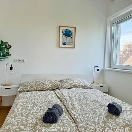 Apartment 130 M2 Stylish 4 Bedroom With Balcony Vienna
