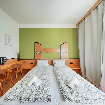 West Business Hotel 2*