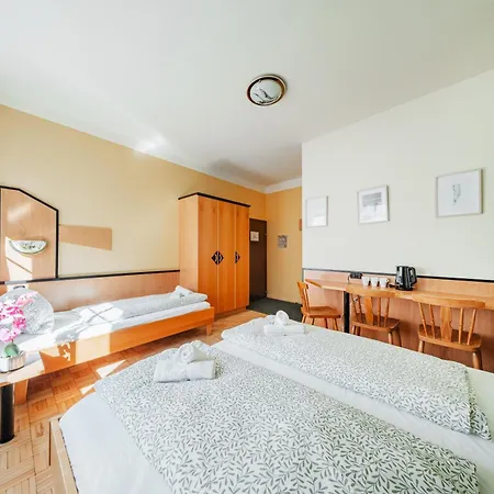 West Business Hotel