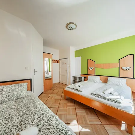 West Business Hotel