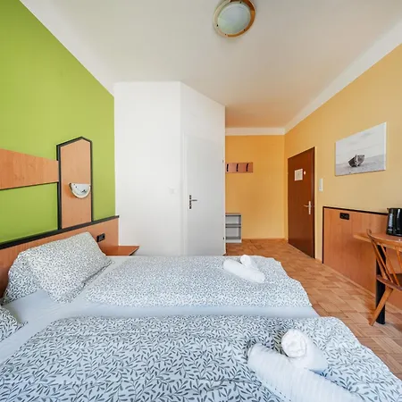 West Business Hotel