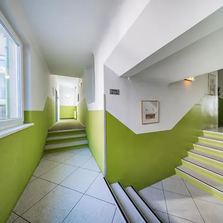 West Business Viena