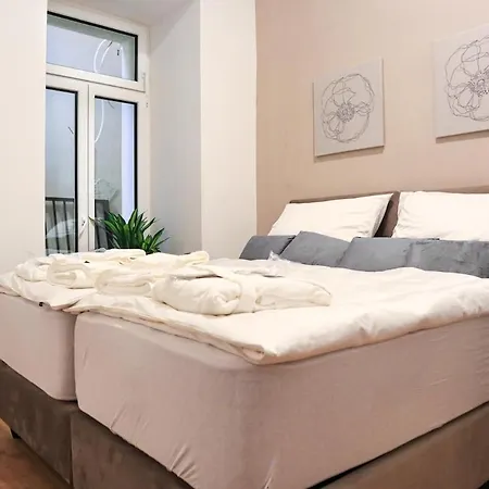 Apartment Grandeur *