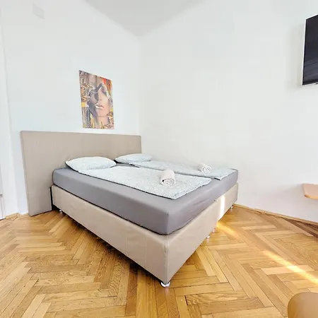 Apartment Charming At Maerzstrasse Close To Attractions Mz *
