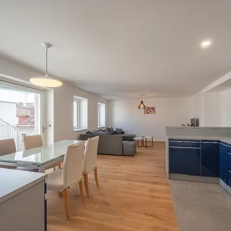 Feelhome-zentrum-6 Gaeste-wifi Apartmán *