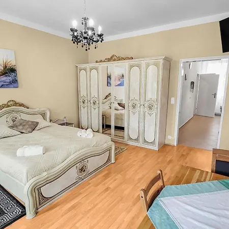 Adalbert Apartment *