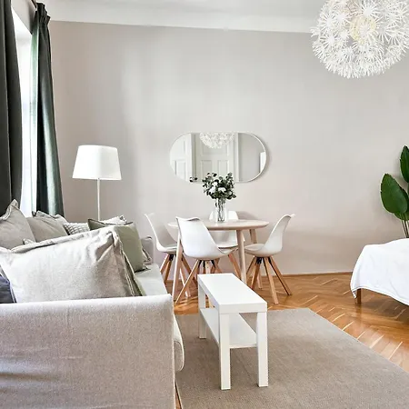 Chic 1-br - Perfect Location Apartment *