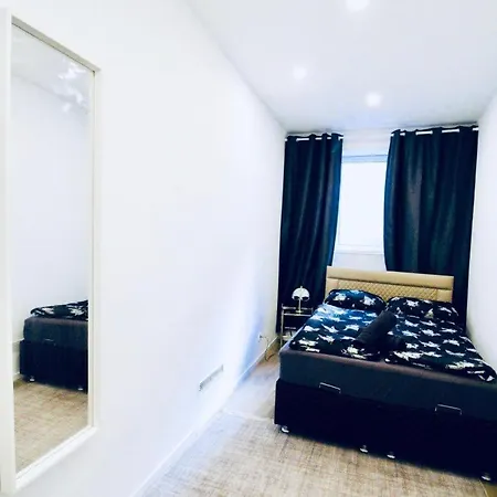 Spacious 2br 1lr 10 Min To St Stephen Apartment *