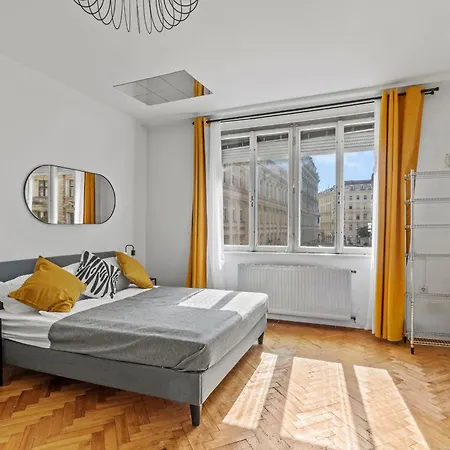 4-br-apartment For Up To 12 People *