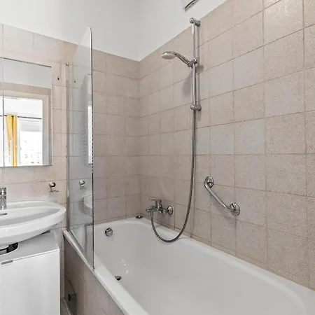 4-br-apartment For Up To 12 People *