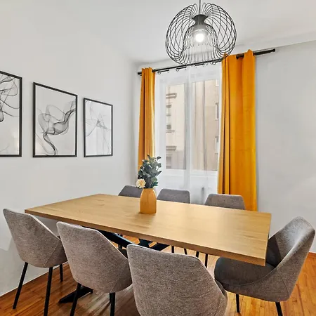 4-br-apartment For Up To 12 People Apartment *