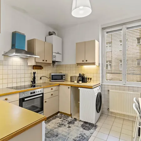 4-br-apartment For Up To 12 People *