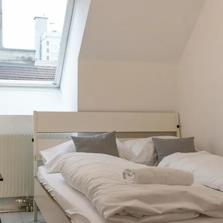 Homely 3br Perfect For Families And Groups Apartment