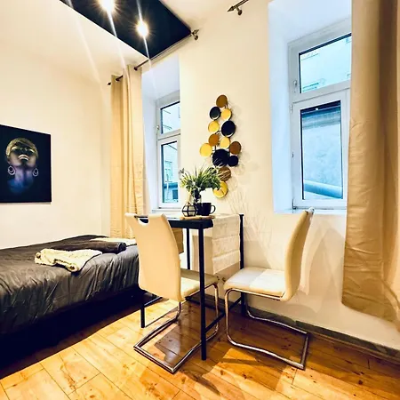 For 2p, 15minutes To Rathausplatz Apartmán *
