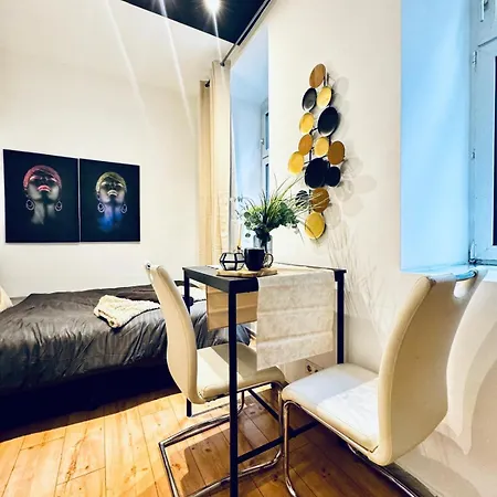 For 2p, 15minutes To Rathausplatz Apartmán