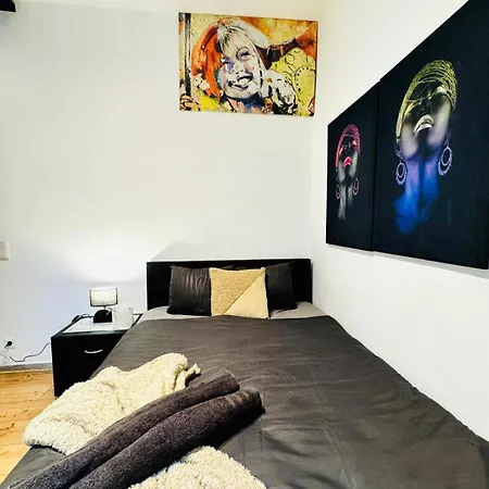 For 2p, 15minutes To Rathausplatz Apartment