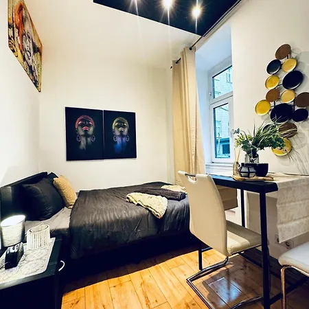 For 2p, 15minutes To Rathausplatz Apartment