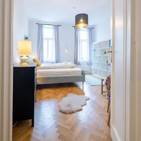 Apartment Shopping & Gourmet In Mariahilf