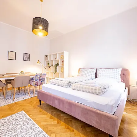 Shopping & Gourmet In Mariahilf Apartment